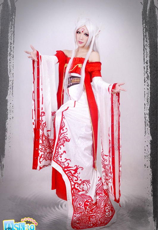 Ảnh Girl Cosplay với Red Clothes